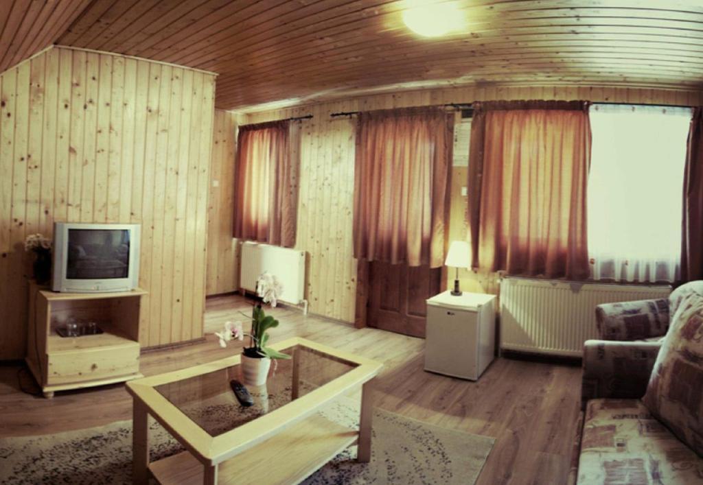 Csatari Pensiune Praid Buitenkant foto