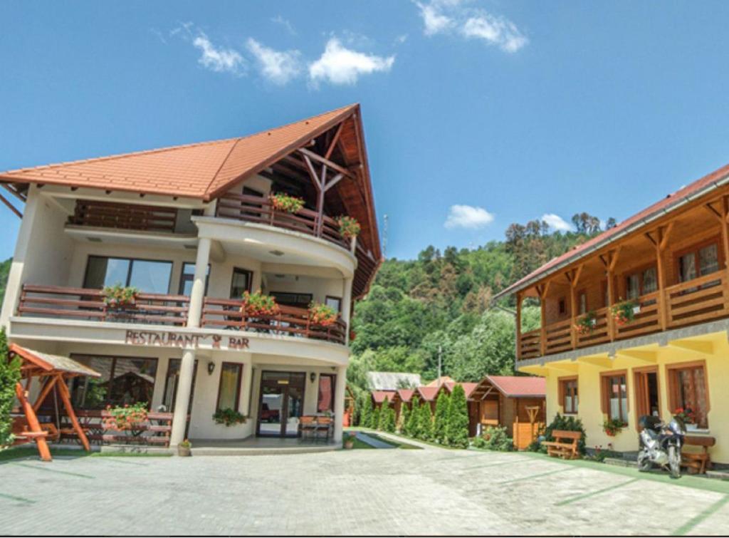 Csatari Pensiune Praid Buitenkant foto
