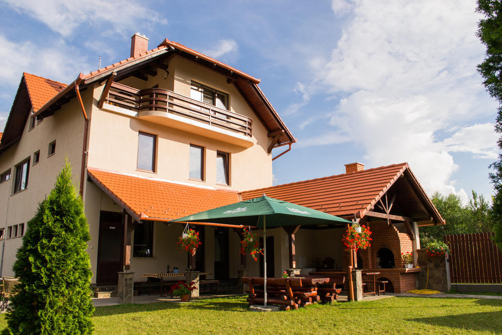 Csatari Pensiune Praid Buitenkant foto
